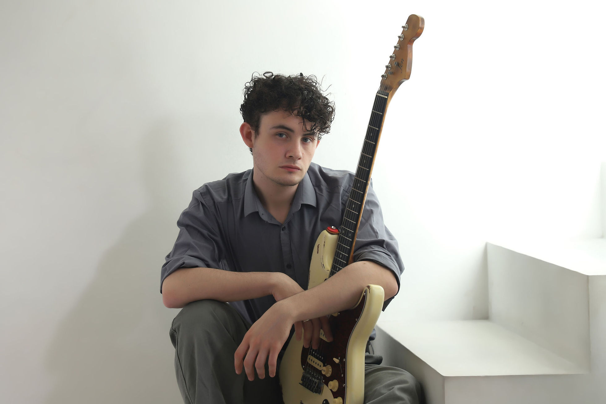 Harvey Roper with guitar